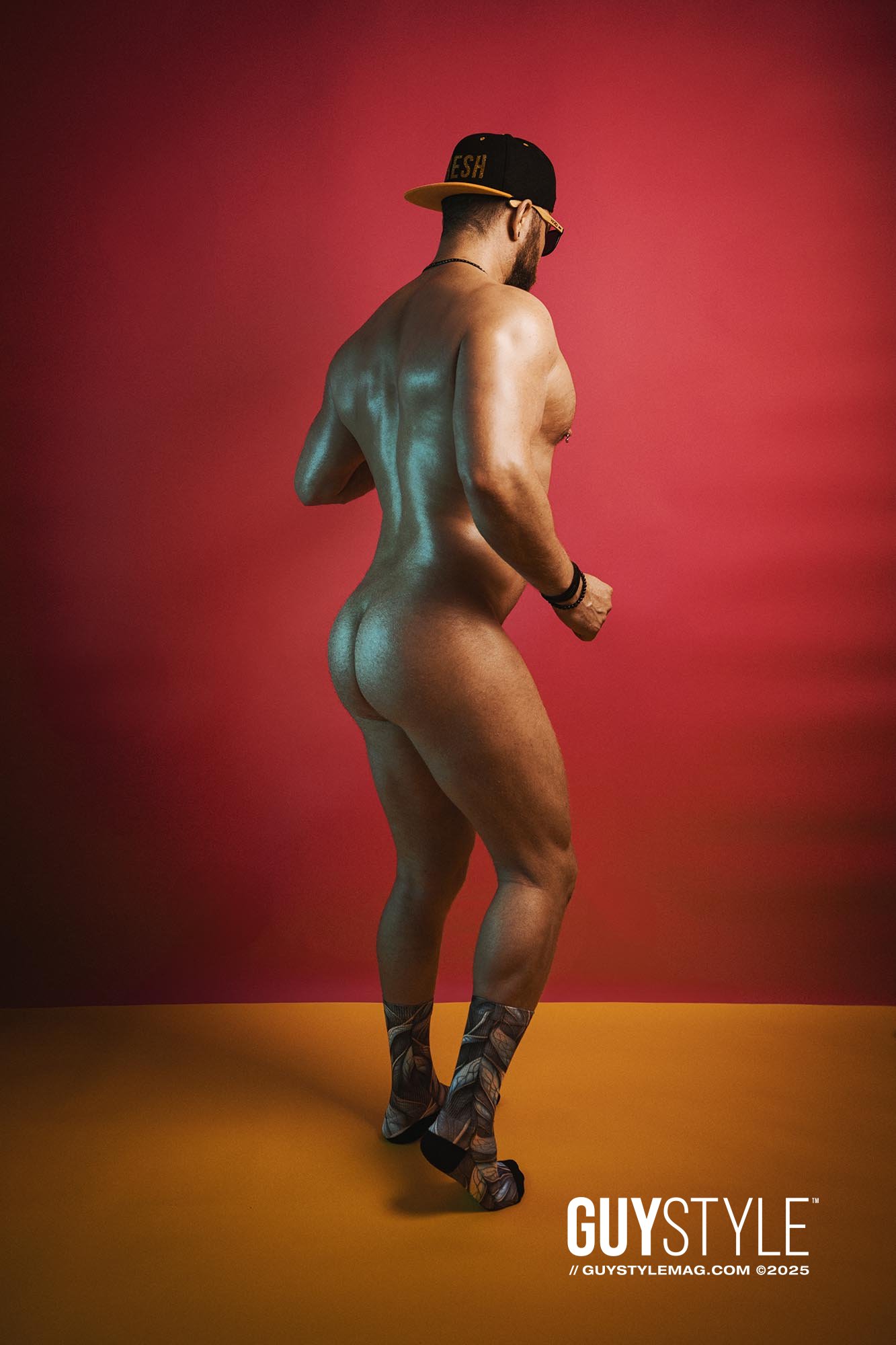 Naked Bodybuilding for Gay Men: A Bold Path to Mental Health, Body Positivity, and Sexual Self-Expression