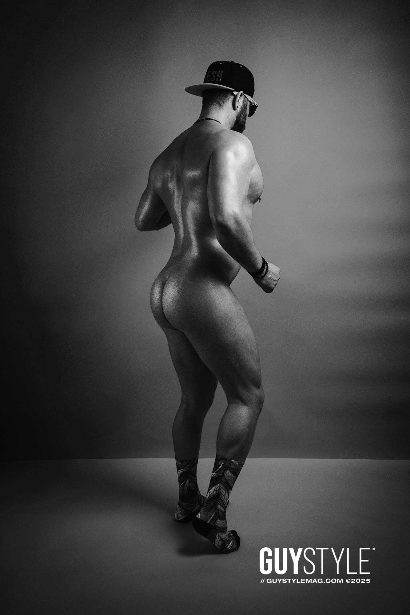 Naked Bodybuilding for Gay Men: A Bold Path to Mental Health, Body Positivity, and Sexual Self-Expression